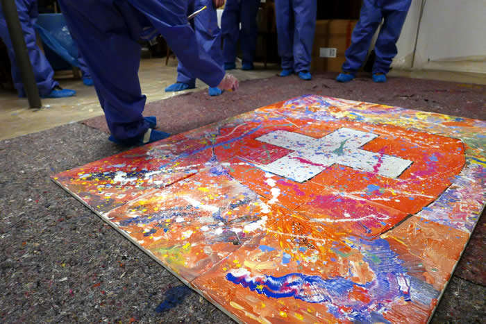 Dynamisches Teamkunstwerk mit Farbspritzern und Bewegung